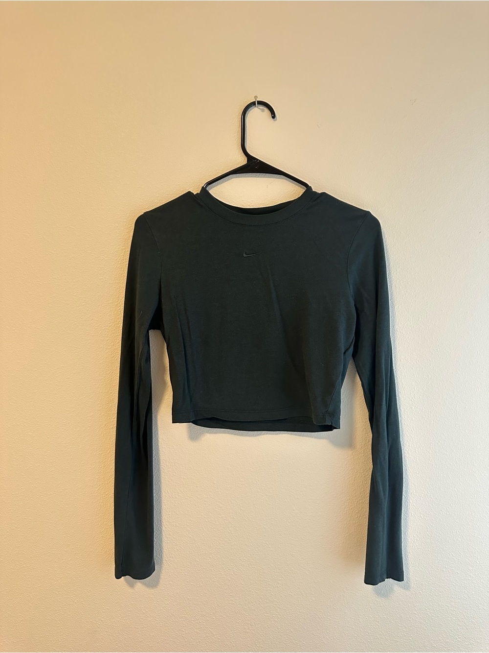 Nike Women's Long-Sleeve Cropped Top - Dark Green